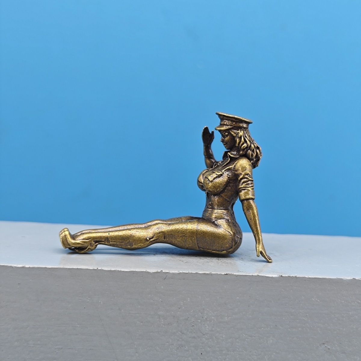 Solid Brass Miniature Girl Fig - Vintage Collectible Ornaments recension och pris