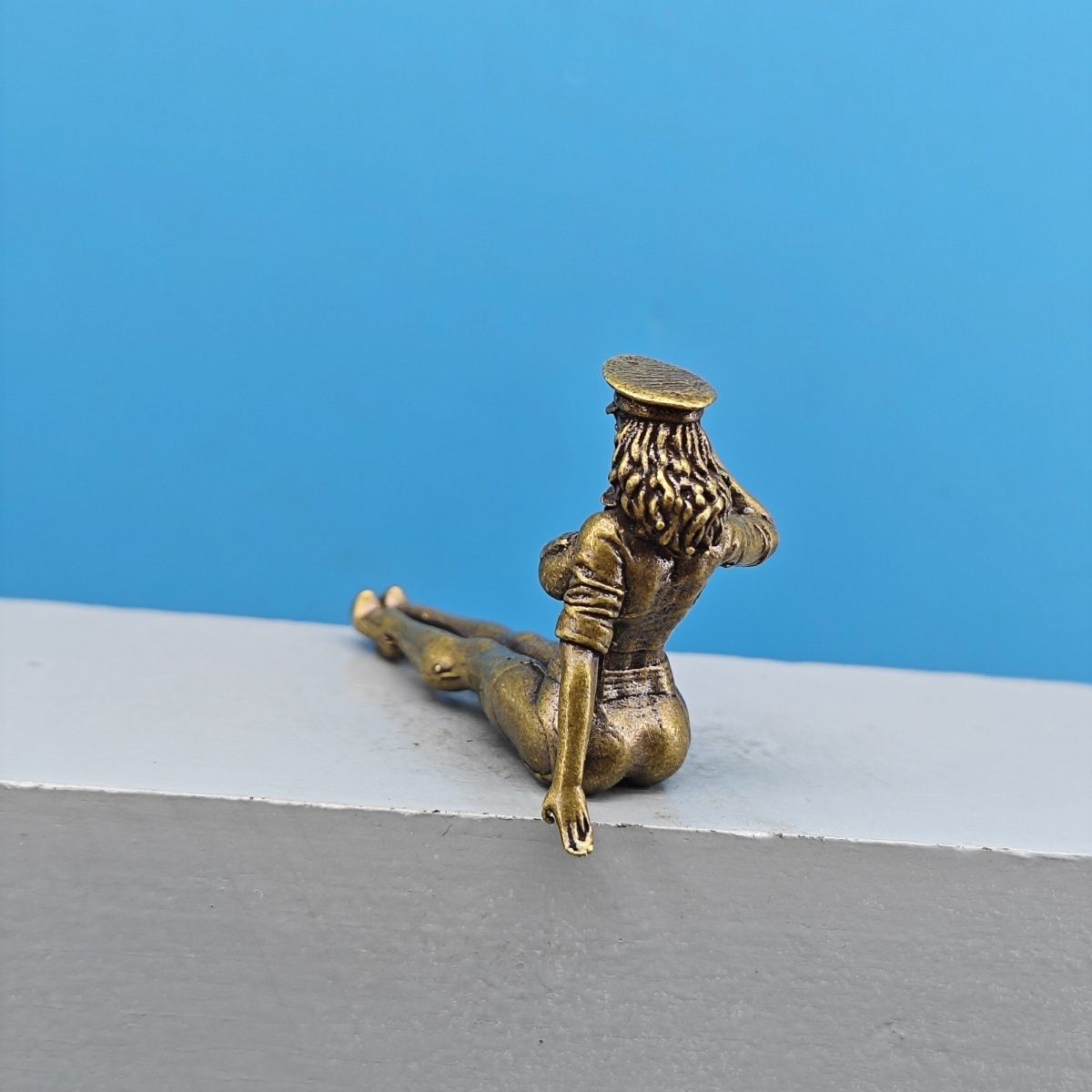 Solid Brass Miniature Girl Fig - Vintage Collectible Ornaments recension och pris