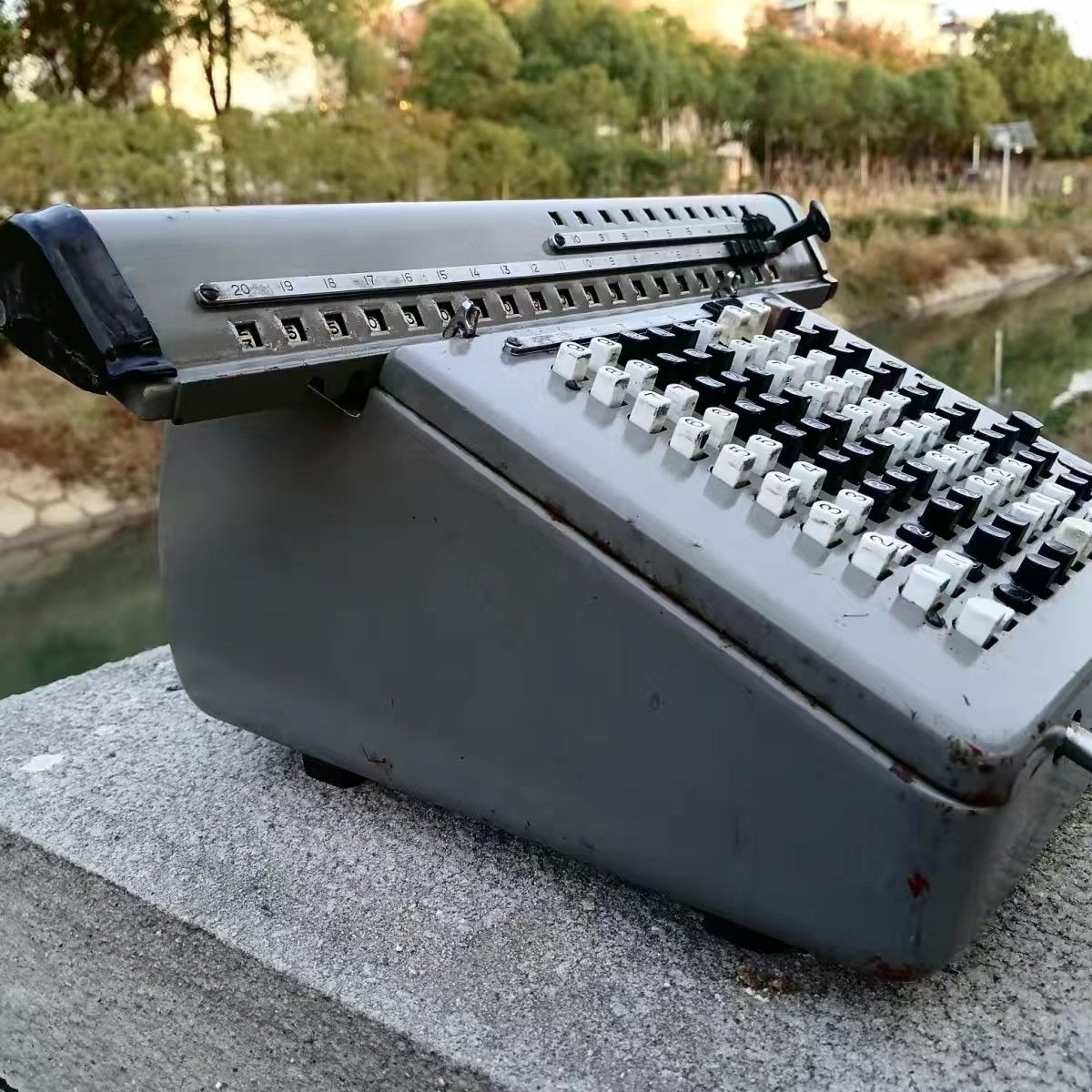 Vintage hand-cranked computer  - Collectible Vintage Tools recension och pris