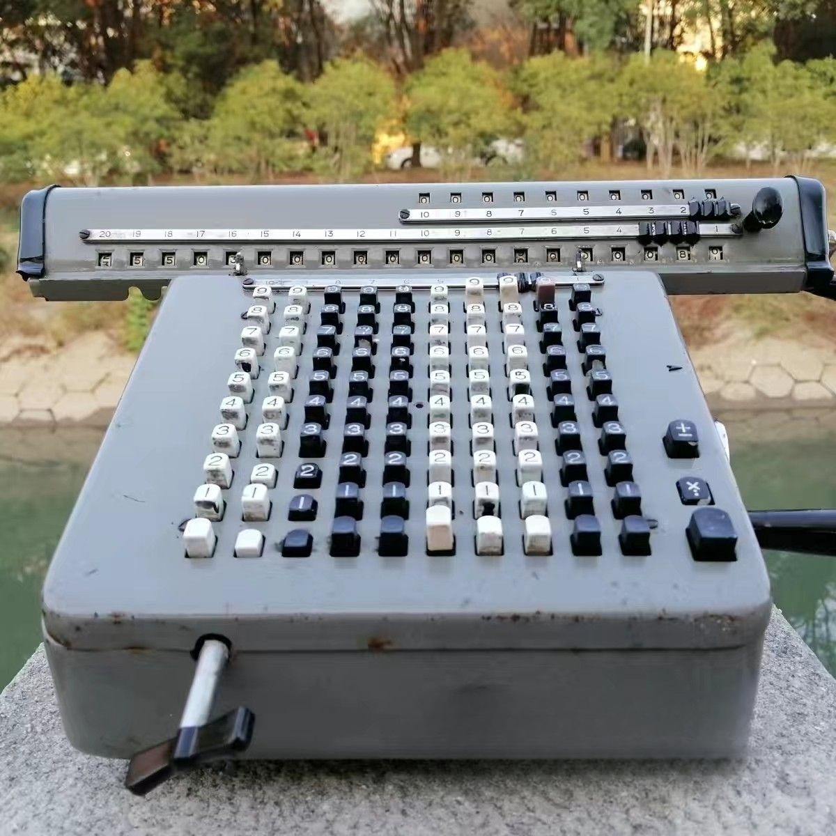 Vintage hand-cranked computer  - Collectible Vintage Tools recension och pris