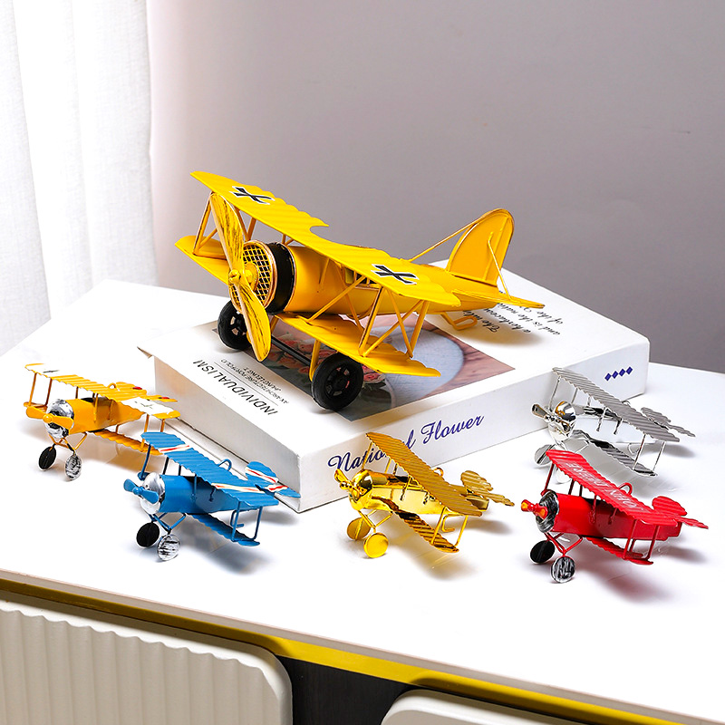 Vintage Metal Airplane Model R - Vintage Collectible Ornaments recension och pris