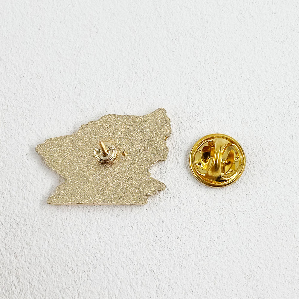 Fanged Wolf Metal Brooch, Dark - Vintage Collectible Clothing recension och pris