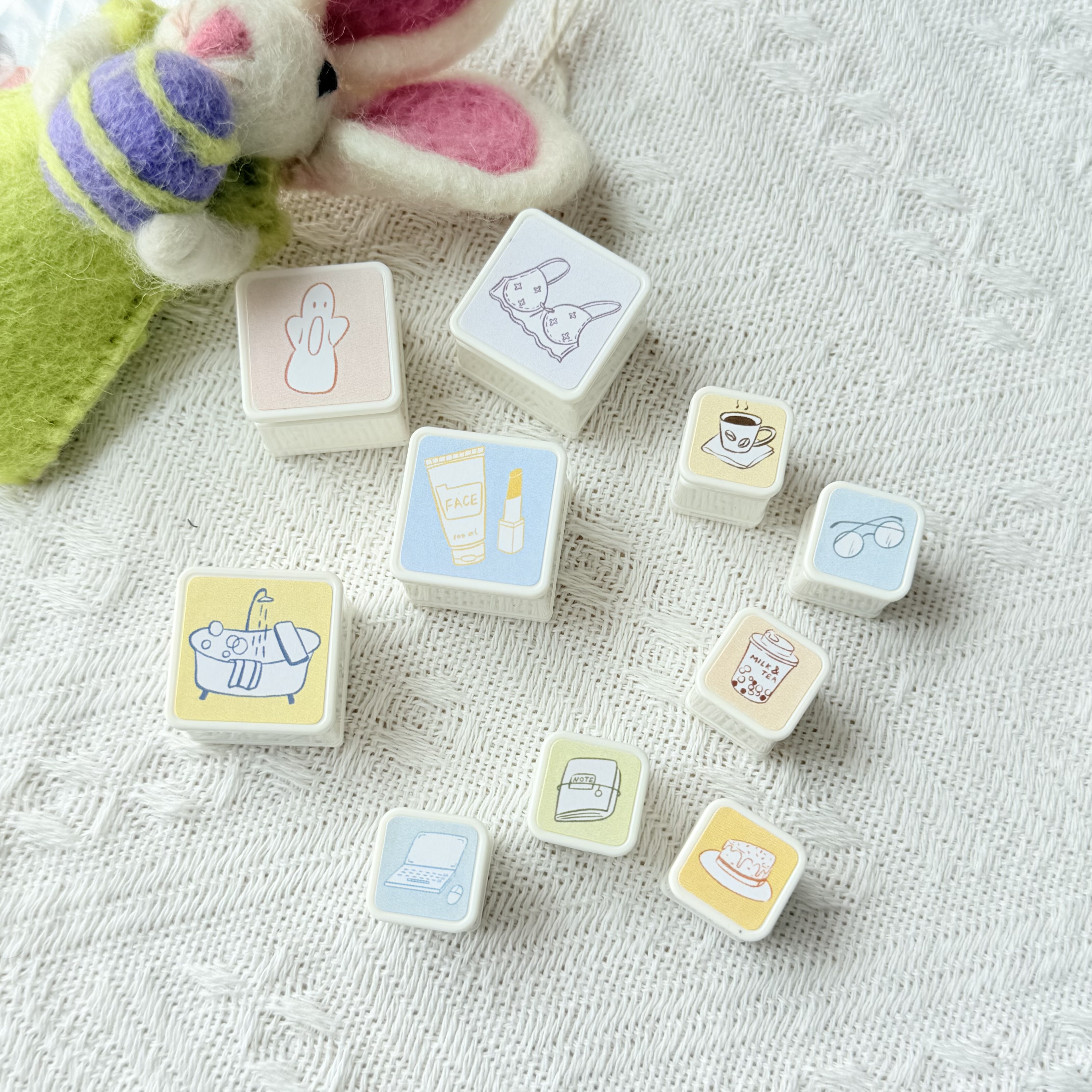 Lynn Studio Vintage Girls' Dai - Vintage Collectible Stamps recension och pris
