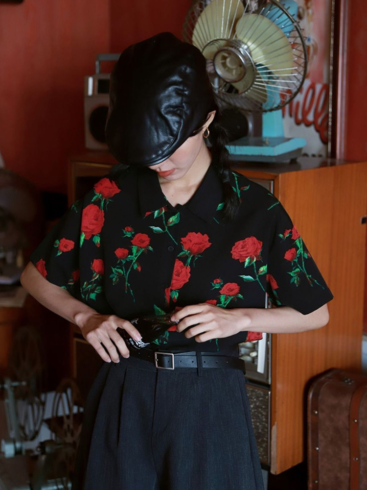 Vintage Short Sleeve Rose Prin - Vintage Collectible Buttons recension och pris