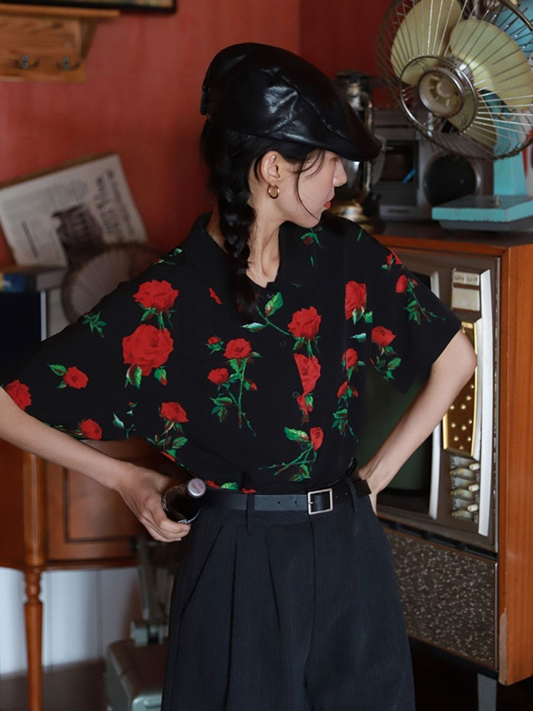 Vintage Short Sleeve Rose Prin - Vintage Collectible Buttons recension och pris