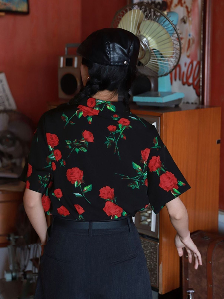 Vintage Short Sleeve Rose Prin - Vintage Collectible Buttons recension och pris
